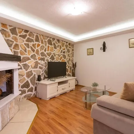 Feriehus Amazing Home In Makarska With Wifi *