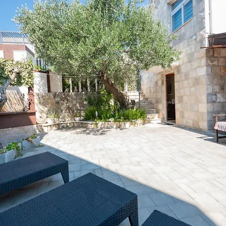 Amazing Home In Makarska With Wifi Feriehus