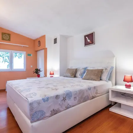 Feriehus Amazing Home In Makarska With Wifi