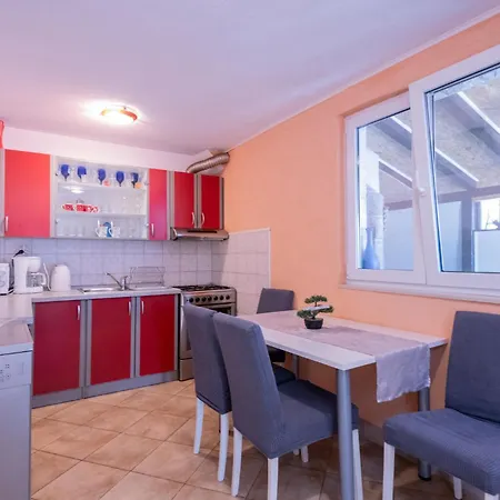 Amazing Home In Makarska With Wifi