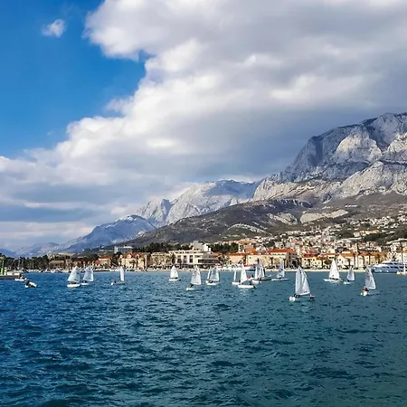 Amazing Home In Makarska With Wifi