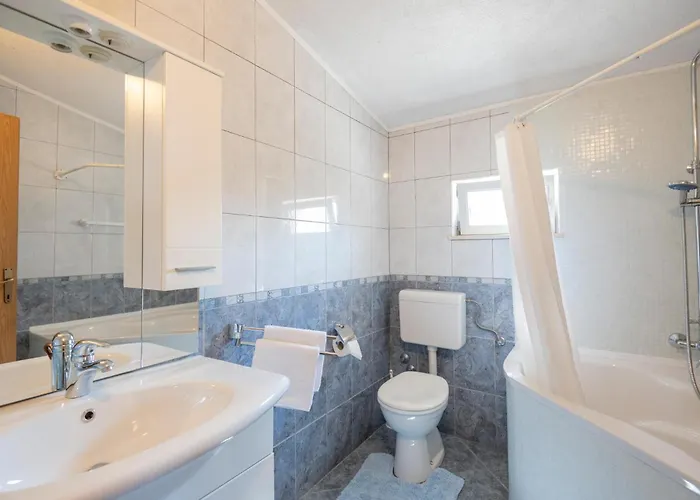 One-bedroom With Sea View In Σπίτι διακοπών Μακάρσκα