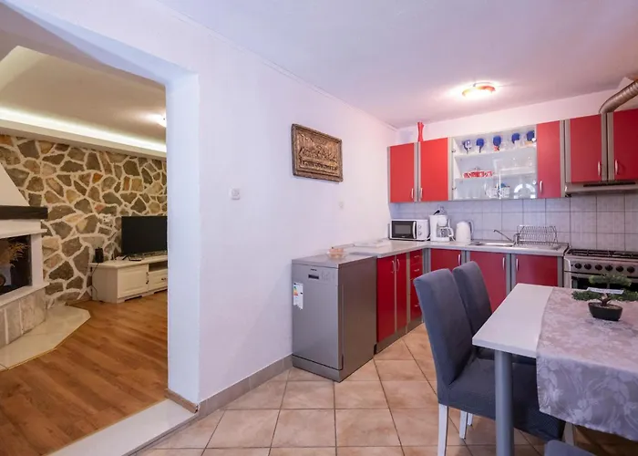 Vakantiehuis One-bedroom With Sea View In *