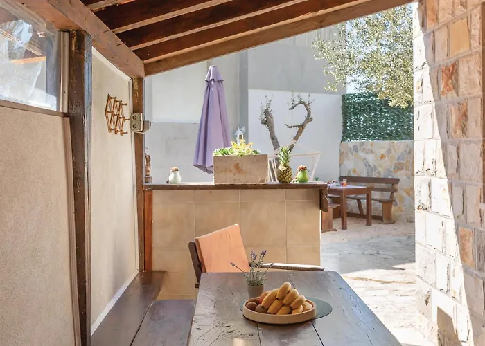 One-bedroom With Sea View In בית נופש מאקרסקה